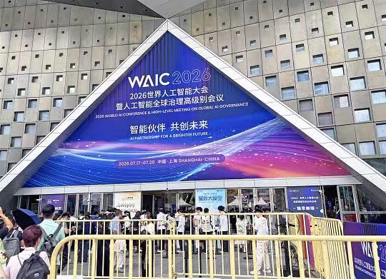 AI+人才双向奔赴:从“抢算法工程师”到“养复合型数智人”